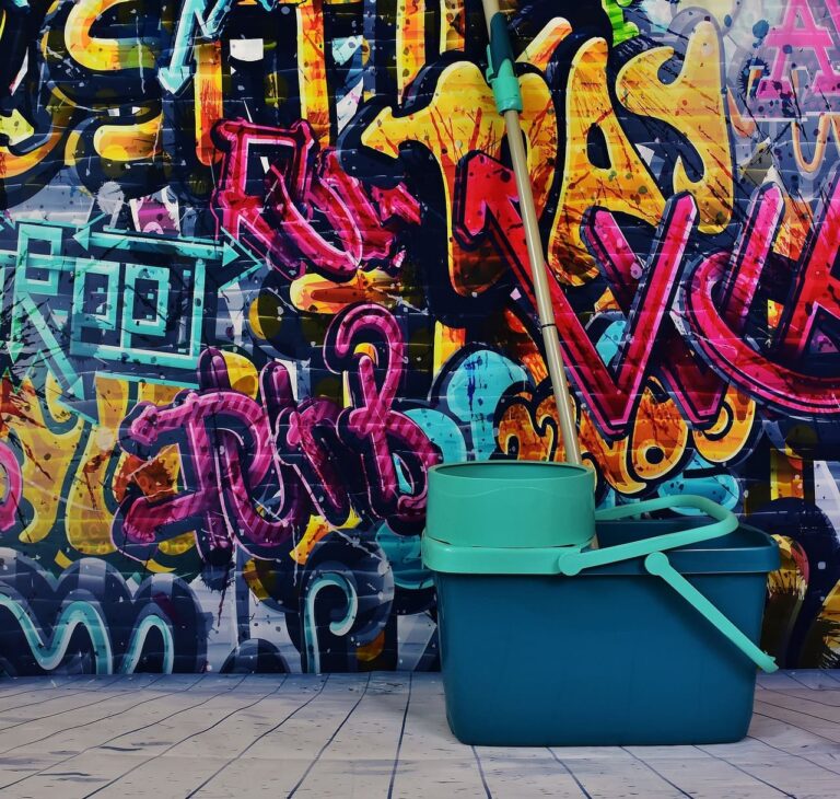 Suggerimenti per la pulizia di macchie e graffiti dai muri